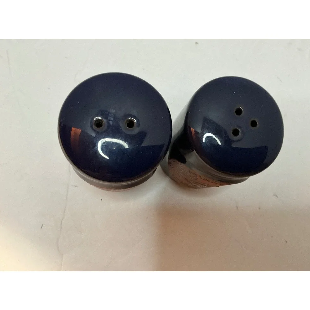 Minnesota Moose Salt and Pepper Shakers Cobalt Blue Ceramic Souvenir‎